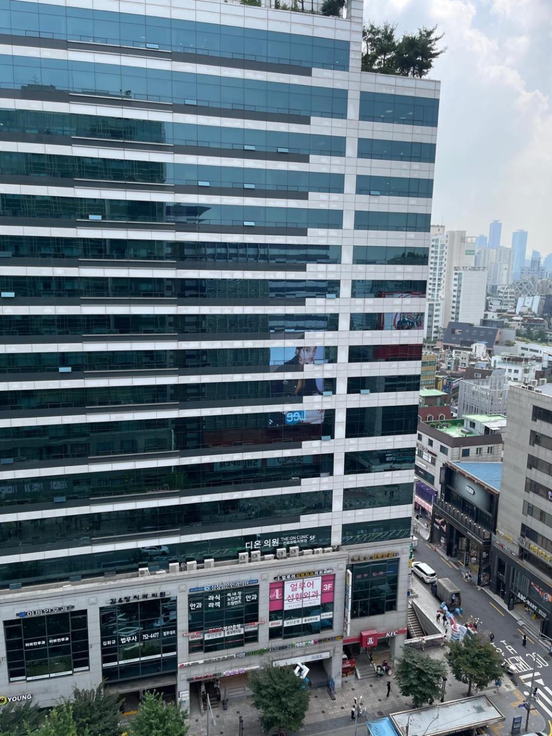 Hongdae Residence 3 - 1Min From Hongik Uni Station Exit #1 Seoul Exterior photo