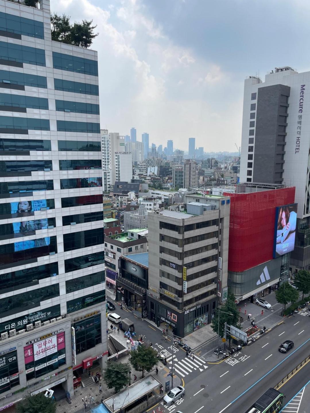 Hongdae Residence 3 - 1Min From Hongik Uni Station Exit #1 Seoul Exterior photo