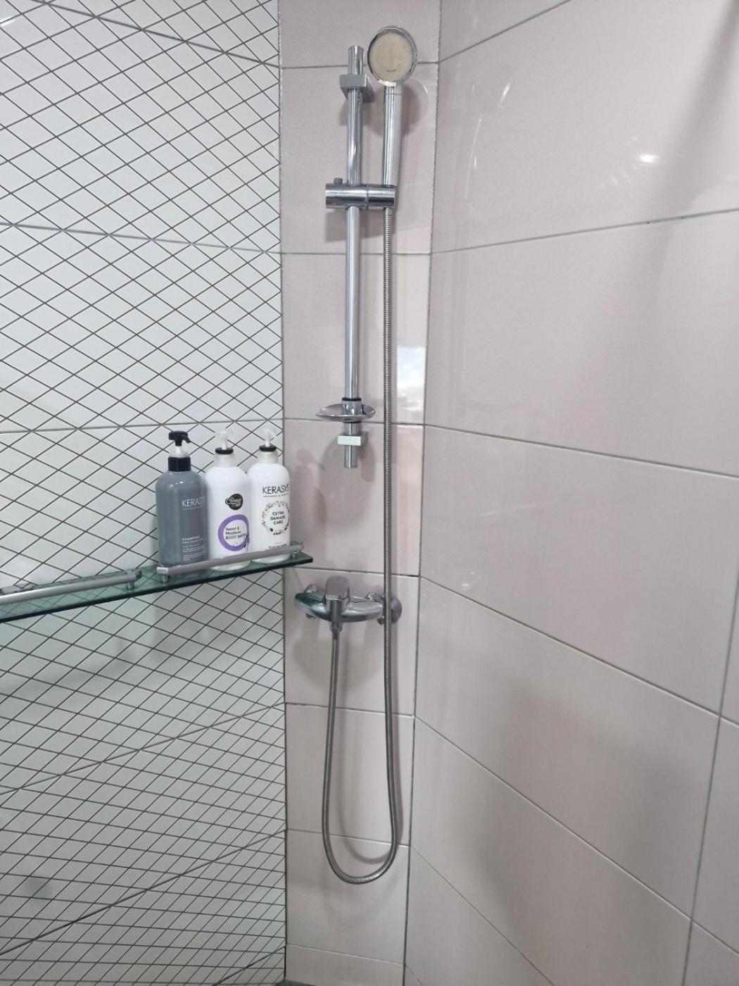 Hongdae Residence 3 - 1Min From Hongik Uni Station Exit #1 Seoul Exterior photo